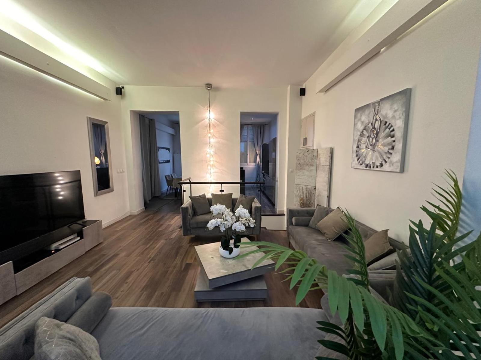 Les Champs Elysees-125M2 Modern And Spacious Париж Екстериор снимка