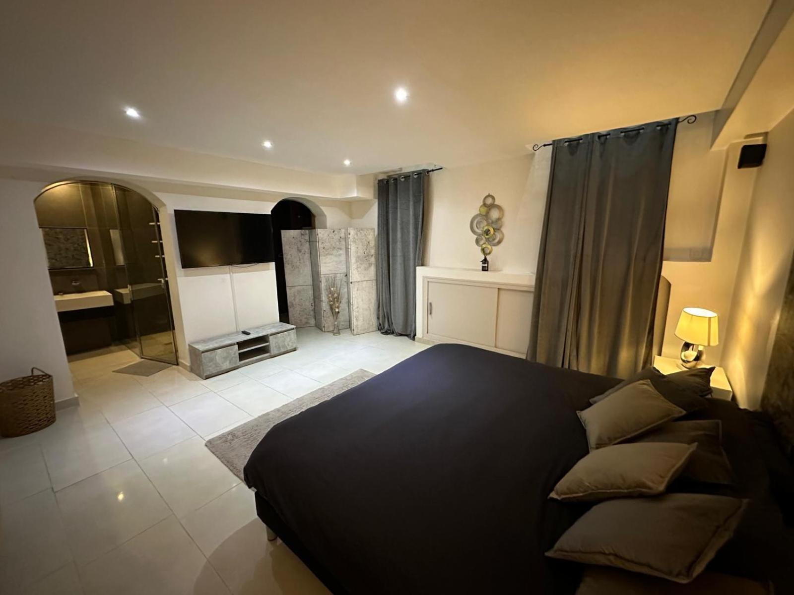 Les Champs Elysees-125M2 Modern And Spacious Париж Екстериор снимка