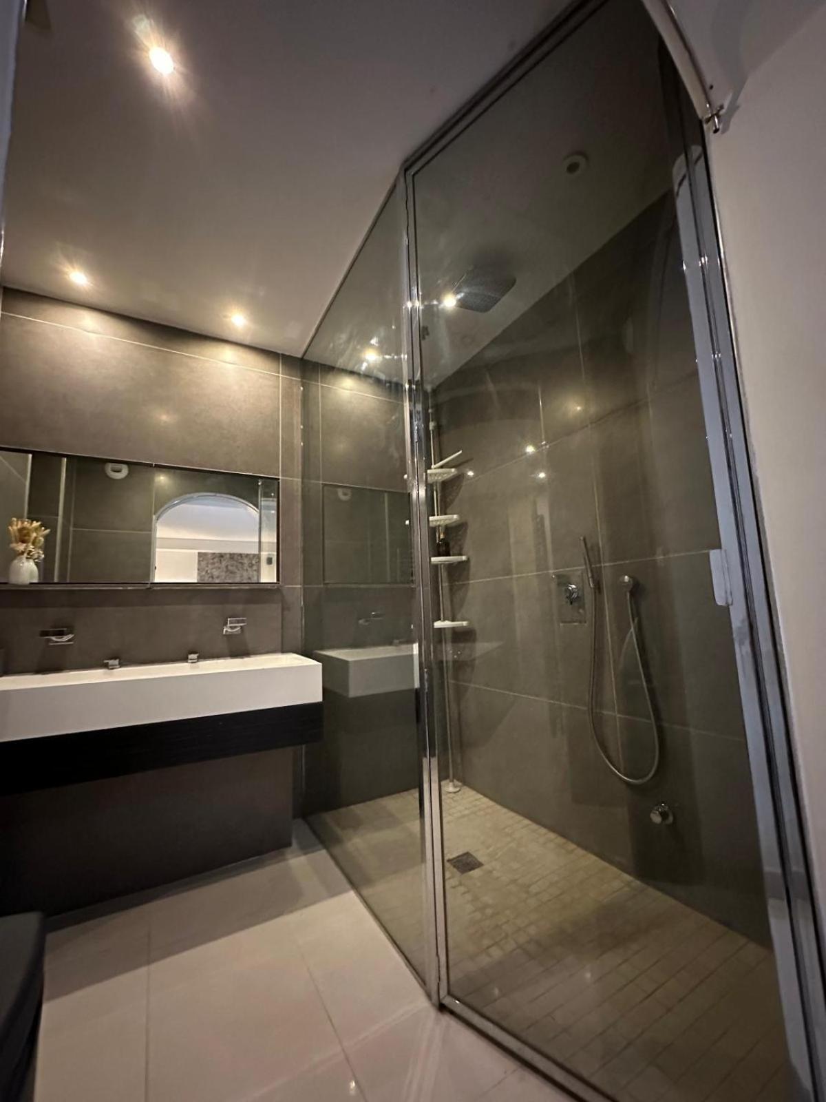 Les Champs Elysees-125M2 Modern And Spacious Париж Екстериор снимка