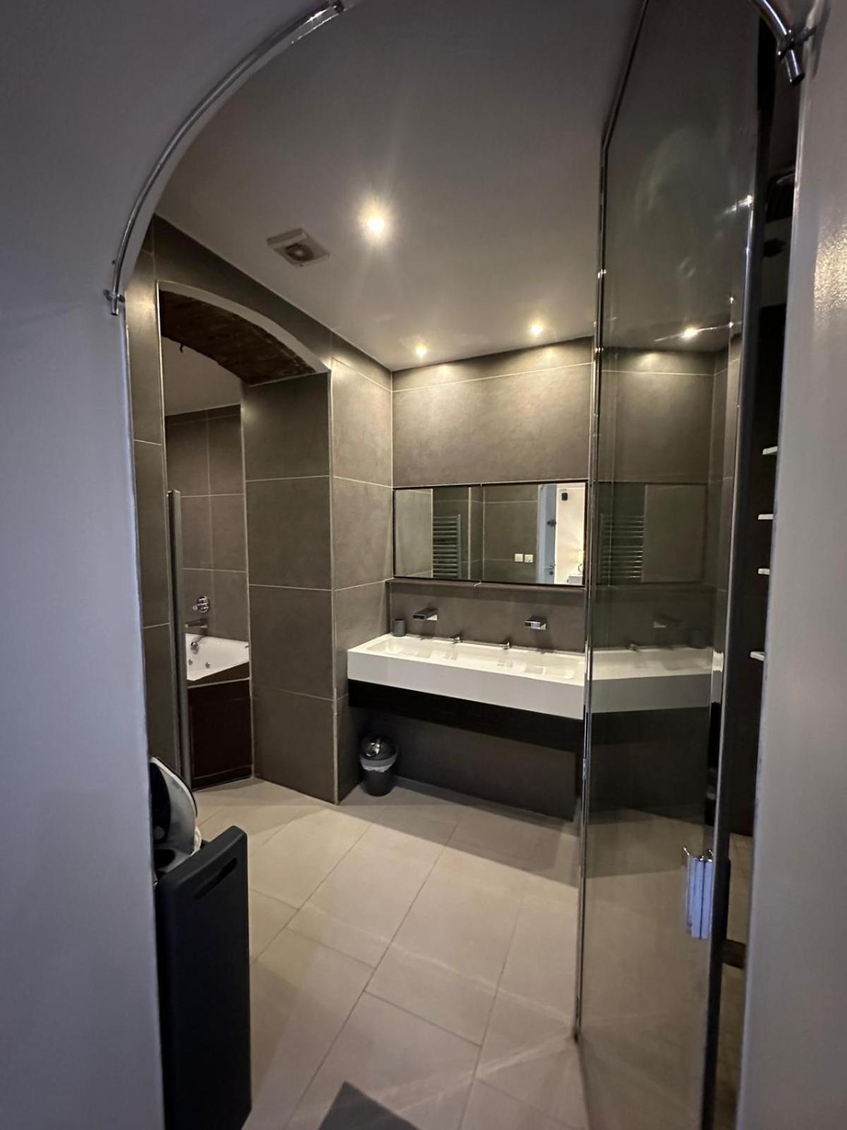Les Champs Elysees-125M2 Modern And Spacious Париж Екстериор снимка